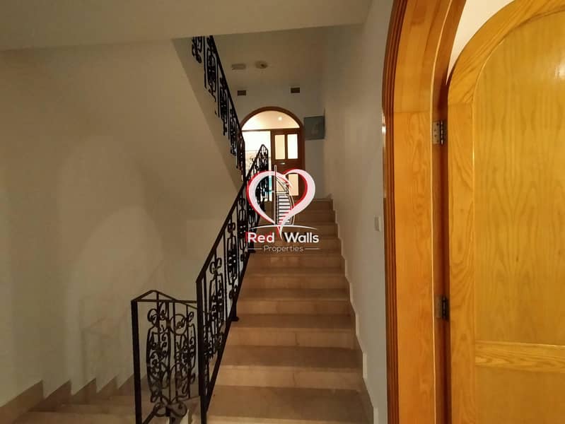 79 Private Villa 5 Bedrooms 2 Halls with Maid's Room and Driver's Room and 2 Parking