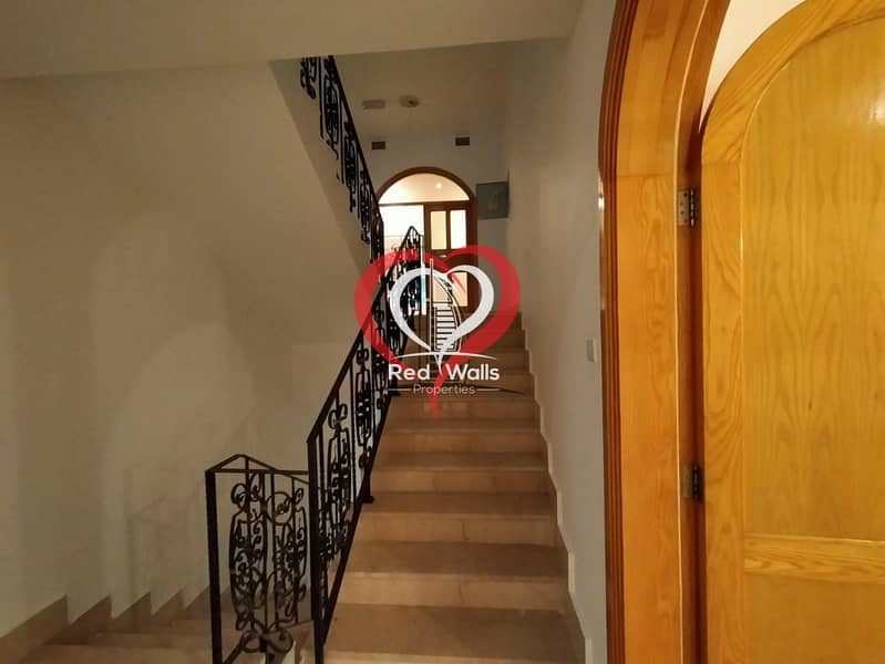 80 Private Villa 5 Bedrooms 2 Halls with Maid's Room and Driver's Room and 2 Parking