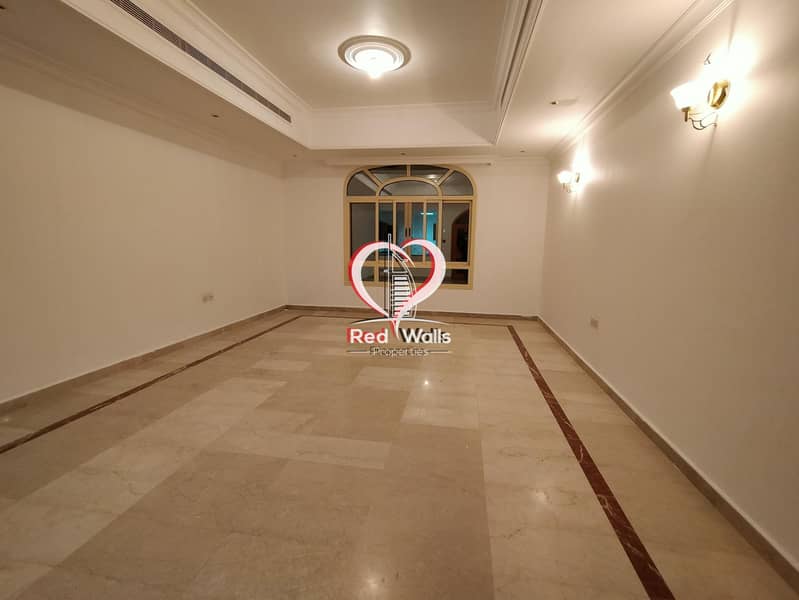 85 Private Villa 5 Bedrooms 2 Halls with Maid's Room and Driver's Room and 2 Parking