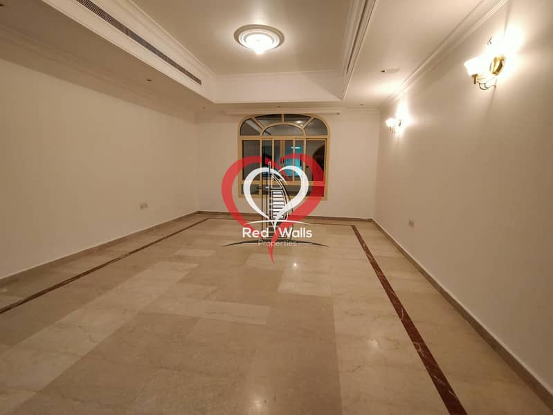 86 Private Villa 5 Bedrooms 2 Halls with Maid's Room and Driver's Room and 2 Parking