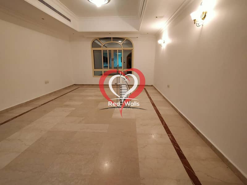 88 Private Villa 5 Bedrooms 2 Halls with Maid's Room and Driver's Room and 2 Parking
