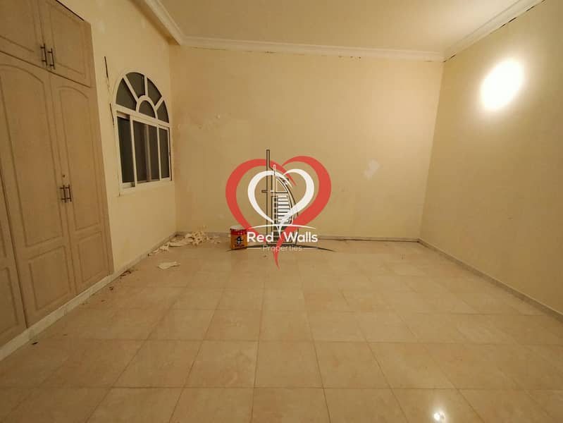 98 Private Villa 5 Bedrooms 2 Halls with Maid's Room and Driver's Room and 2 Parking