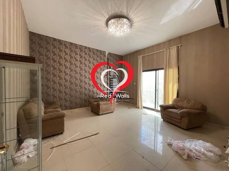 25 ?                            _____SPACIOUS 8 BEDROOMS VILLA WITH GARAGE PARKING AND TERRACE_____