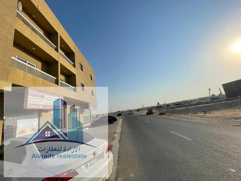 بناية للبيع في عجمان منطقة الجرف اول ساكن منطقة حيوية ومساحة كبيرة ذات دخل