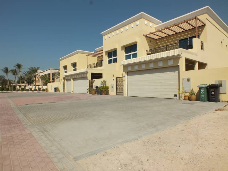 very spacious compound villa in umm suqeim 2 rent is 200k