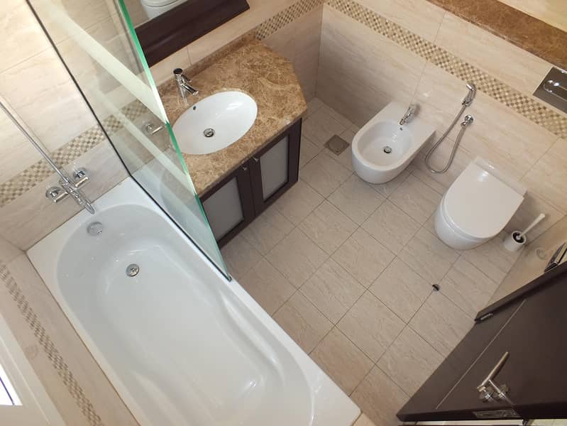 8 Semi attached 5bhk villa with p. pool  in Jumeirah 1 rent is 275k