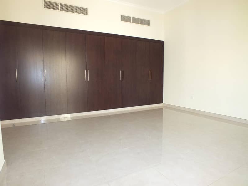 9 Semi attached 5bhk villa with p. pool  in Jumeirah 1 rent is 275k