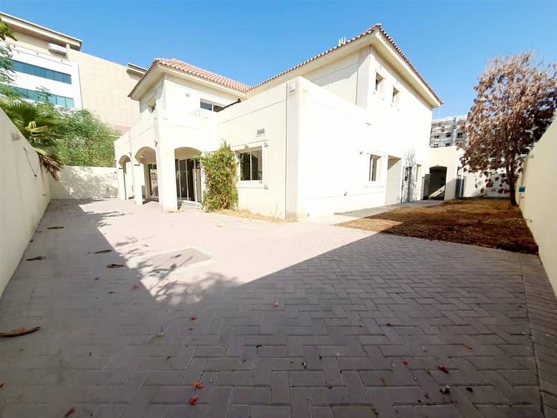 independent 5bhk villa in jumeirah 1 rent is 180k