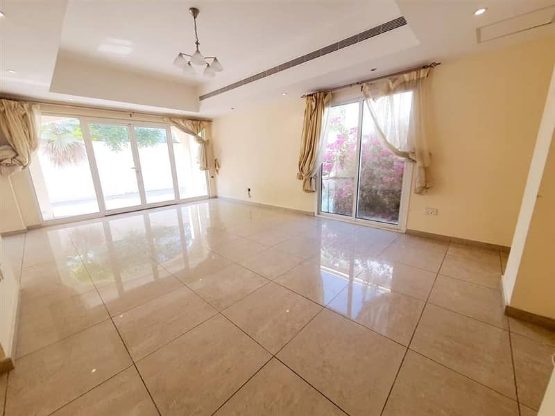 3 independent 5bhk villa in jumeirah 1 rent is 180k