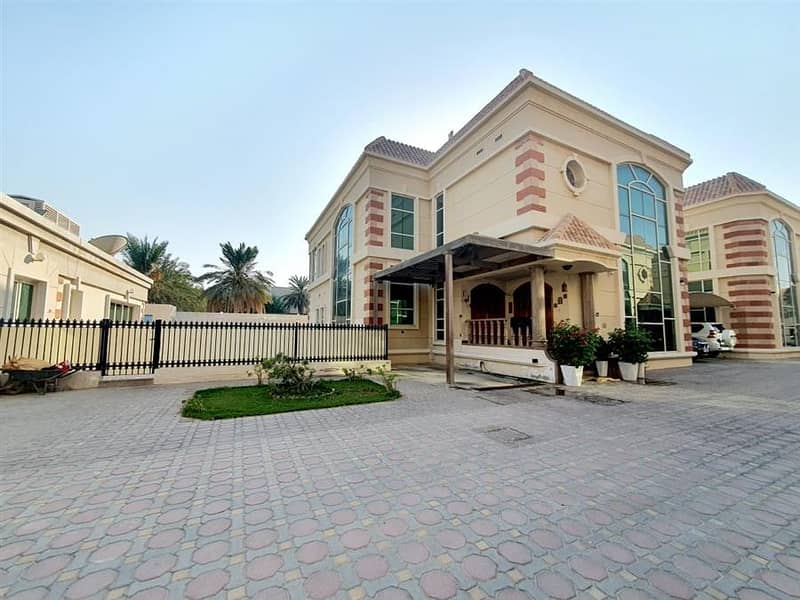 compound 5bhk villa in manara with sharing pool rent is 200k