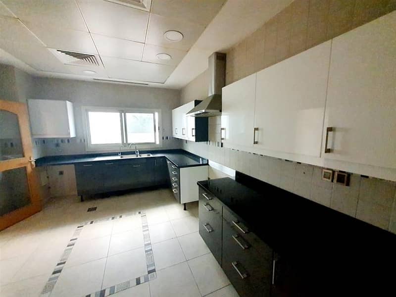 3 compound 5bhk villa in manara with sharing pool rent is 200k