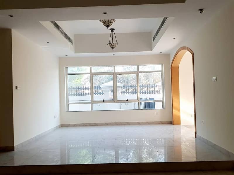 4 compound 5bhk villa in manara with sharing pool rent is 200k
