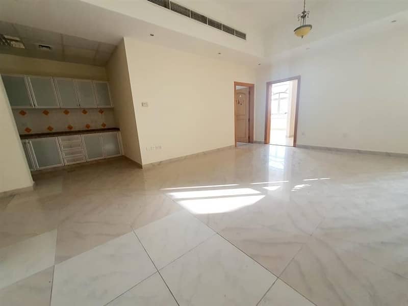 9 compound 5bhk villa in manara with sharing pool rent is 200k