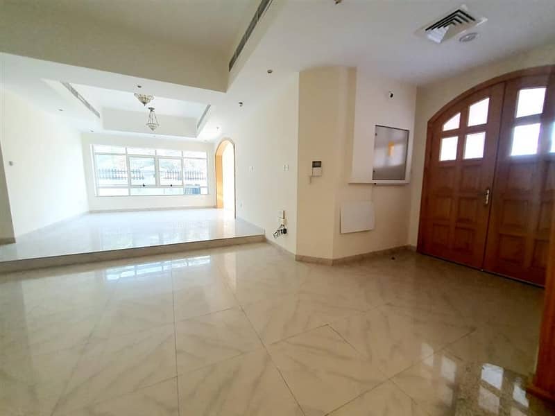 10 compound 5bhk villa in manara with sharing pool rent is 200k