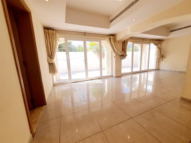 9 independent 5bhk villa in jumeirah 1 rent is 180k