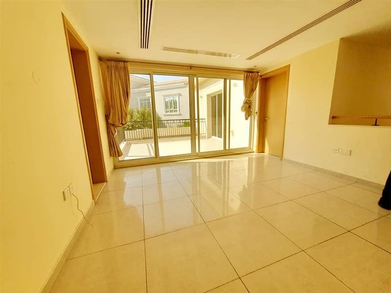 12 independent 5bhk villa in jumeirah 1 rent is 180k