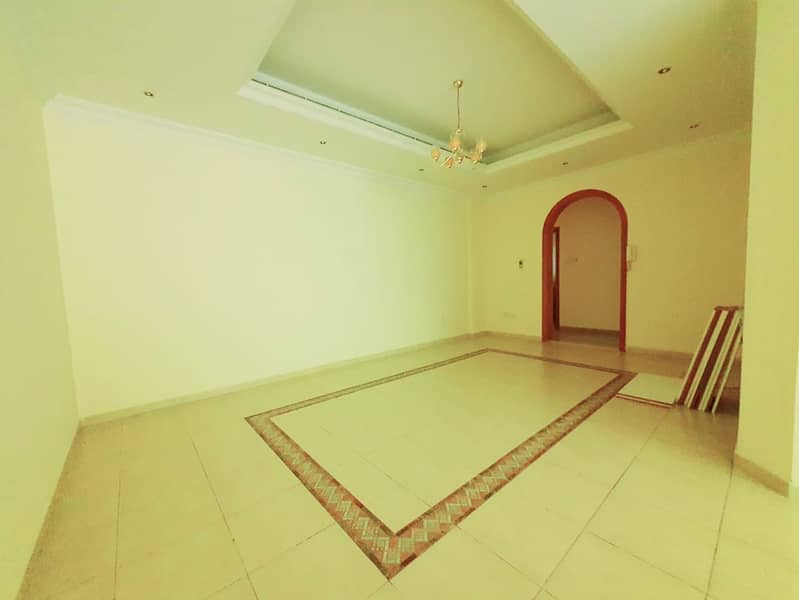 7 Spacious independent 5bhk  Villa with privet garden in safa2 rent is 180k