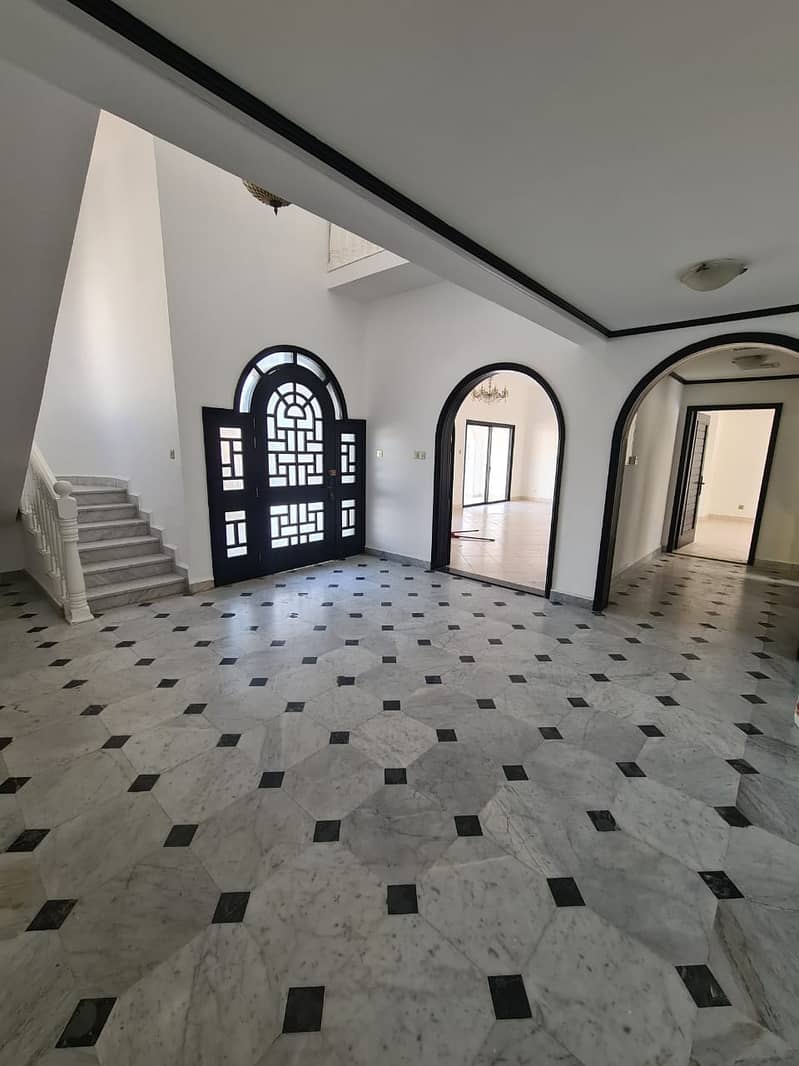 4 independent 4bhk villa with privet garden in Jumeirah 2 rent is 200k
