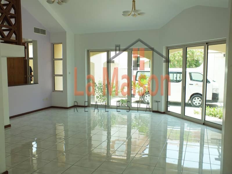 3 Compound 5bhk villa with all facilities in jumairah 3 rent is 230k