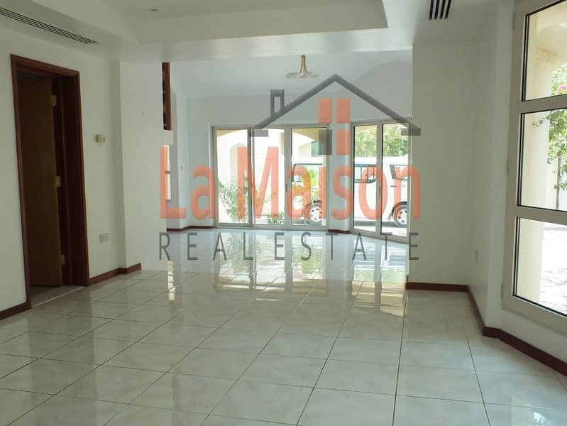 4 Compound 5bhk villa with all facilities in jumairah 3 rent is 230k