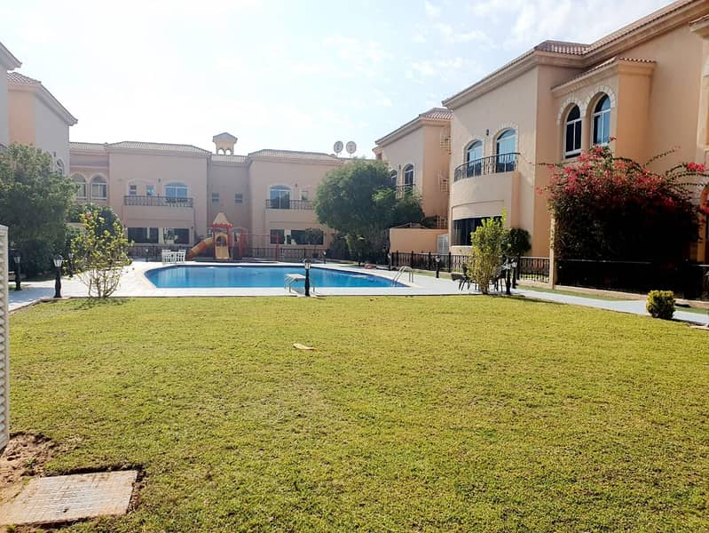 18 Compound 4bhk villa in umm suqeim 3 rent is  170k