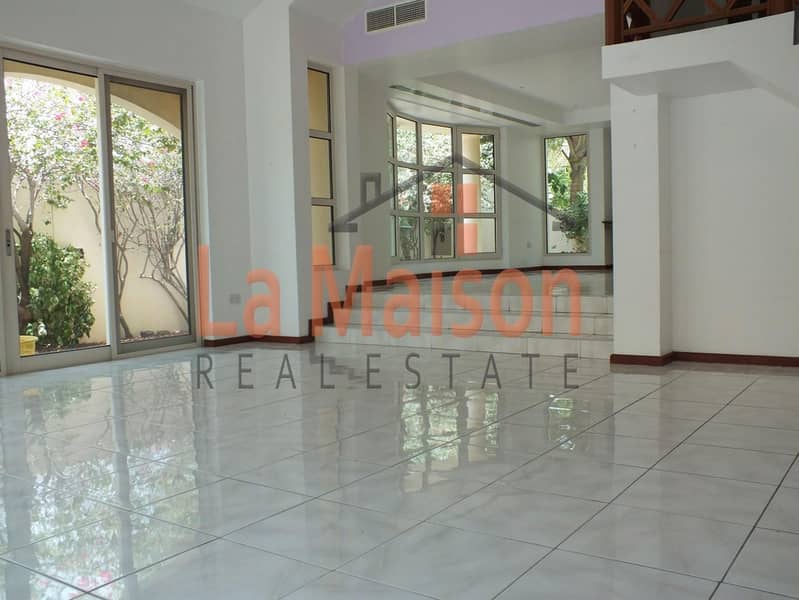 14 Compound 5bhk villa with all facilities in jumairah 3 rent is 230k