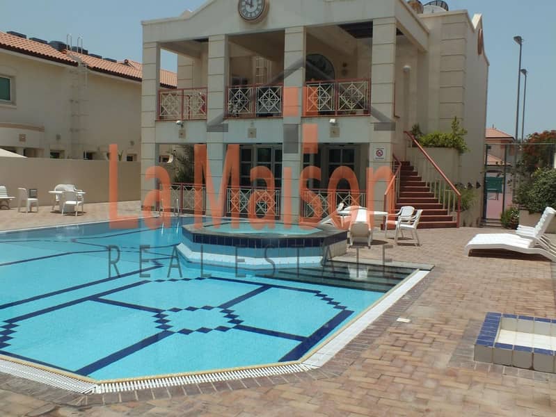 18 Compound 5bhk villa with all facilities in jumairah 3 rent is 230k