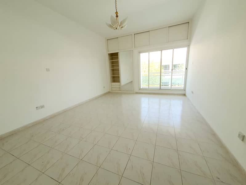 3 Compound 4bhk villa with s. pool in safa 1 rent is 150k