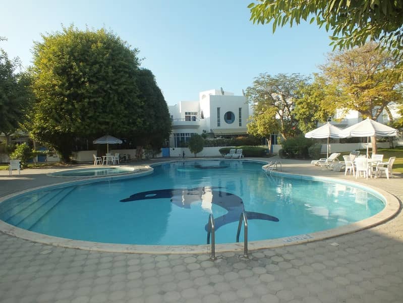14 compound 4bhk villa with garden in Jumeirah 1 rent is 230k