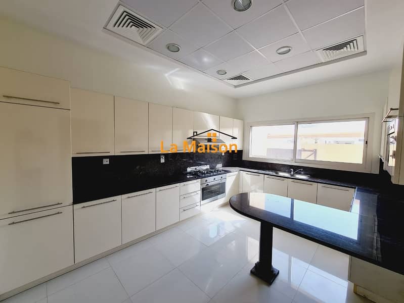 3 semi independent 4bhk villa in Jumeirah 1 rent is 170k