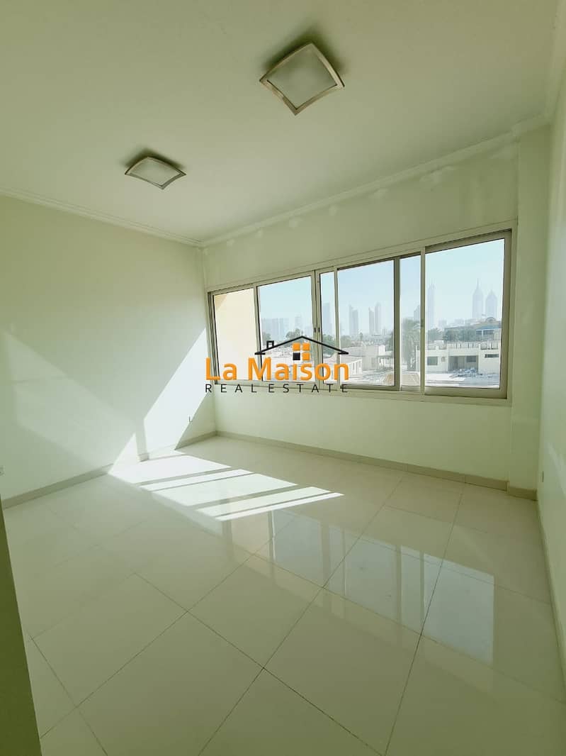 6 semi independent 4bhk villa in Jumeirah 1 rent is 170k