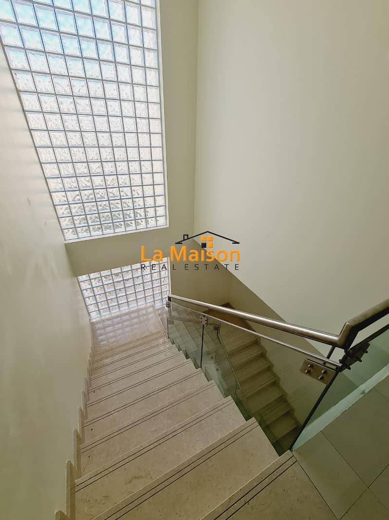 7 semi independent 4bhk villa in Jumeirah 1 rent is 170k