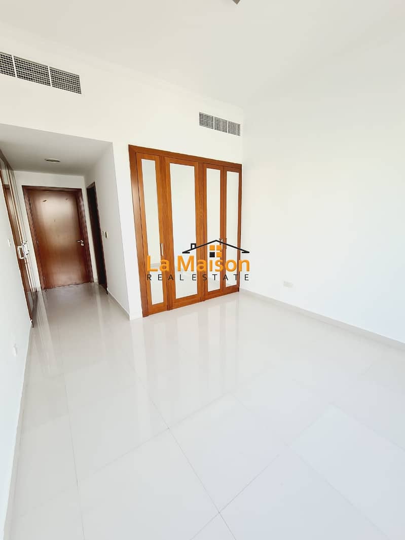 12 semi independent 4bhk villa in Jumeirah 1 rent is 170k