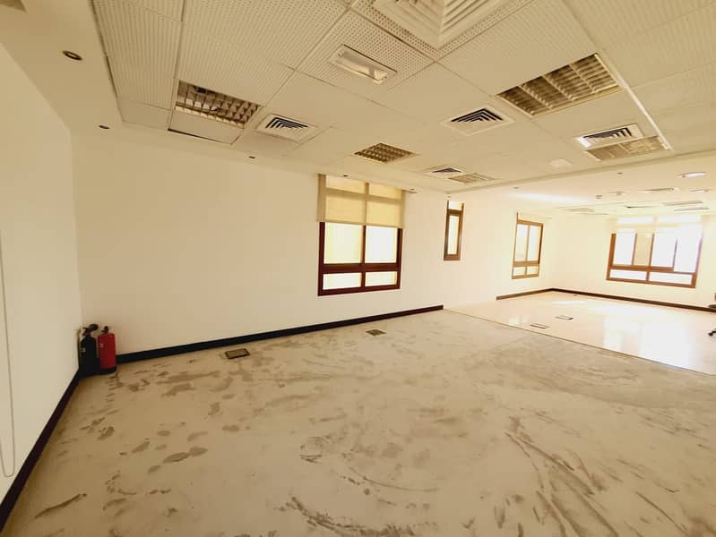 2 modern open space commercial  villa in Jumeirah 3 rent is 450k