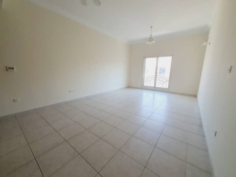 6 3bhk compound villa in manara with s. pool and p. garden  rent is 160k