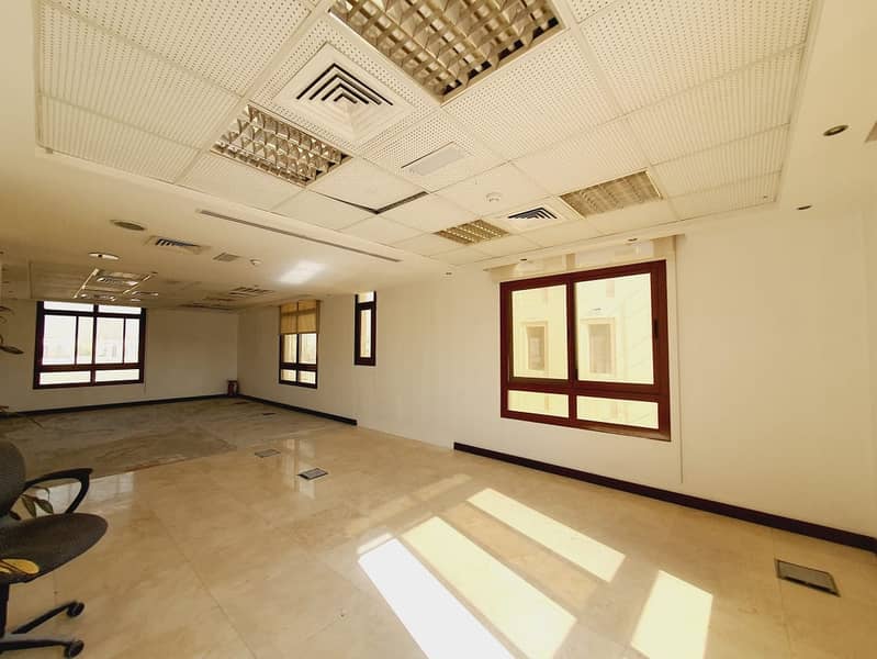 3 modern open space commercial  villa in Jumeirah 3 rent is 450k