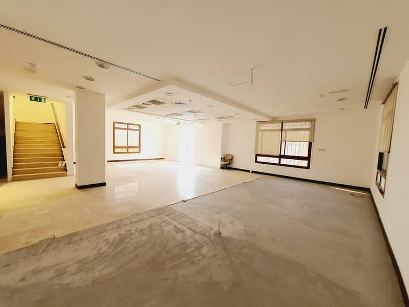 4 modern open space commercial  villa in Jumeirah 3 rent is 450k