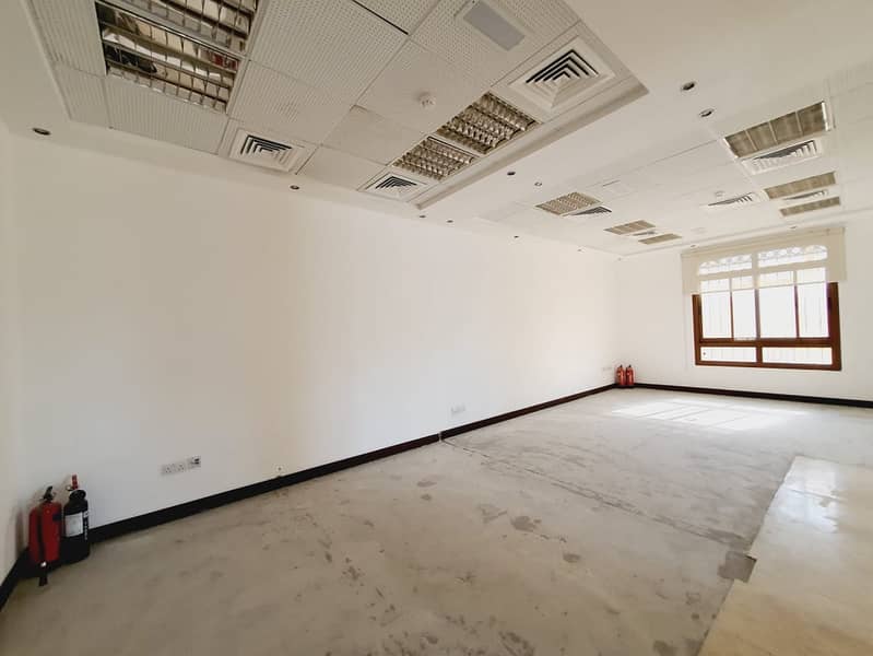 6 modern open space commercial  villa in Jumeirah 3 rent is 450k