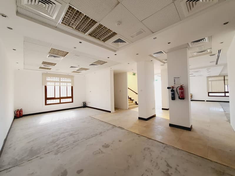 7 modern open space commercial  villa in Jumeirah 3 rent is 450k