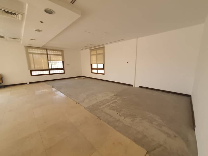 8 modern open space commercial  villa in Jumeirah 3 rent is 450k