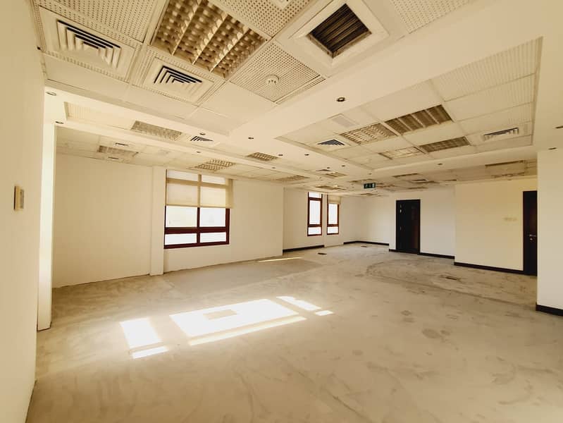 9 modern open space commercial  villa in Jumeirah 3 rent is 450k