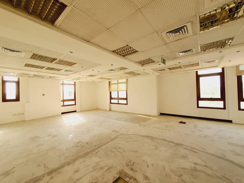 12 modern open space commercial  villa in Jumeirah 3 rent is 450k