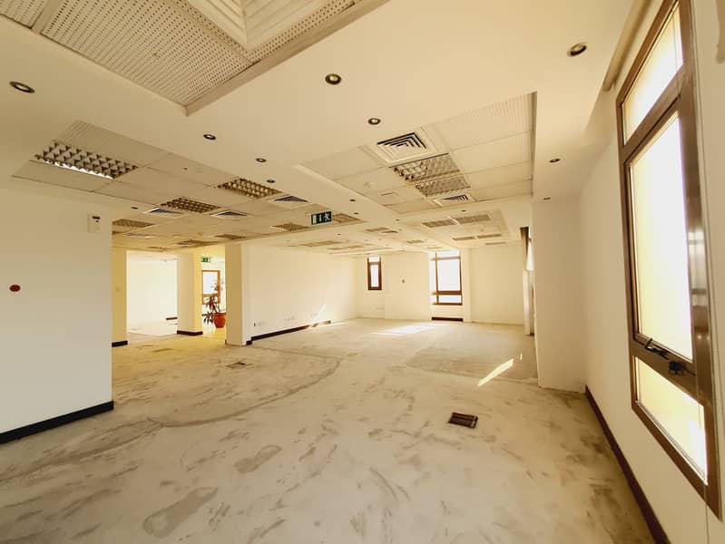 13 modern open space commercial  villa in Jumeirah 3 rent is 450k