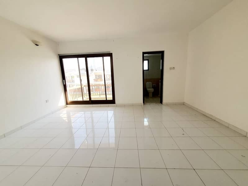 9 Compound 3bhk villa in Jumeirah 2 rent is 110k
