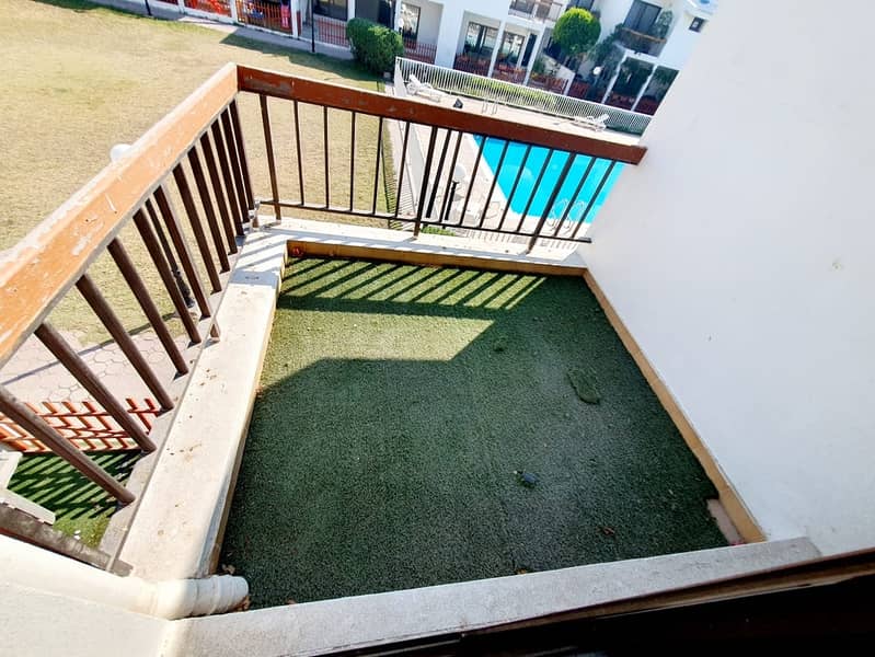 12 Compound 3bhk villa in Jumeirah 2 rent is 110k