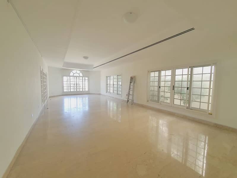 4 INDEPENDENT 5BHK VILLA IN JUMEIRAH 3 WITH PRIVET GARDEN RENT IS 210K