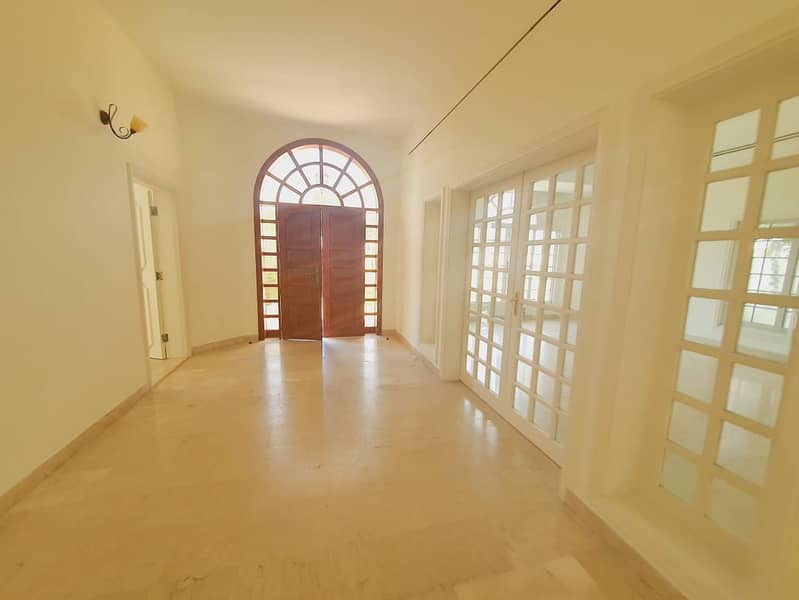 7 INDEPENDENT 5BHK VILLA IN JUMEIRAH 3 WITH PRIVET GARDEN RENT IS 210K