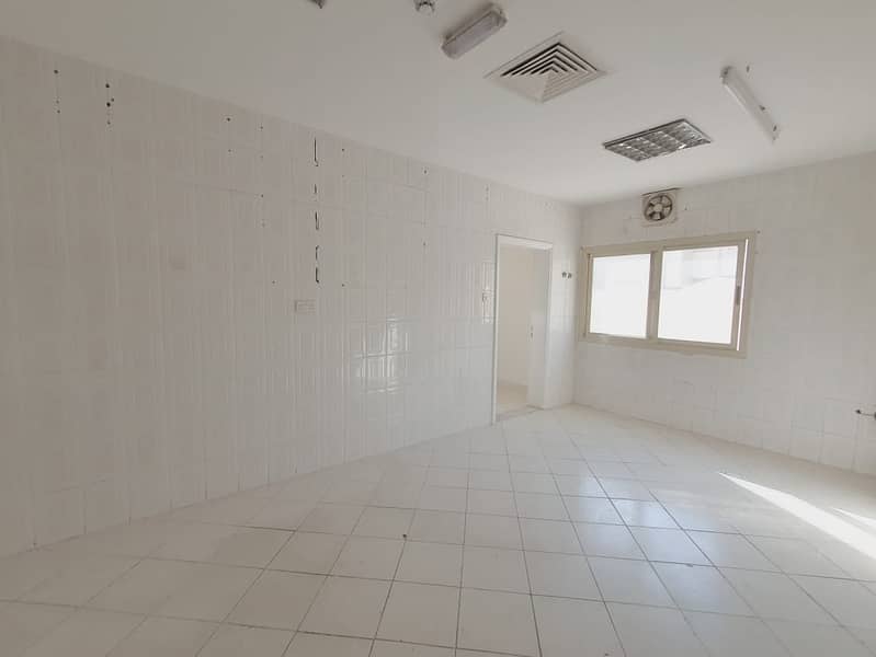 6 independent commercial  villa in jumeirah 2 rent is  450k