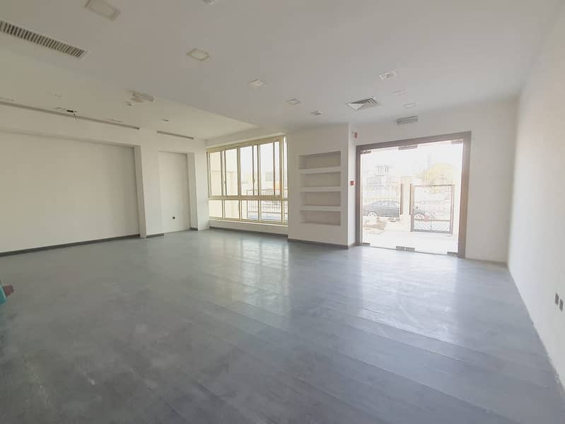 7 independent commercial  villa in jumeirah 2 rent is  450k