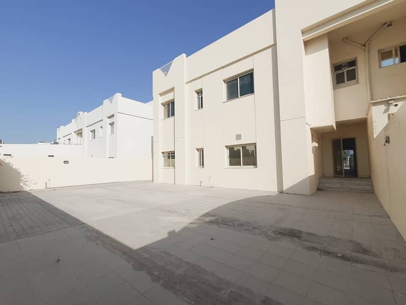 11 independent commercial  villa in jumeirah 2 rent is  450k